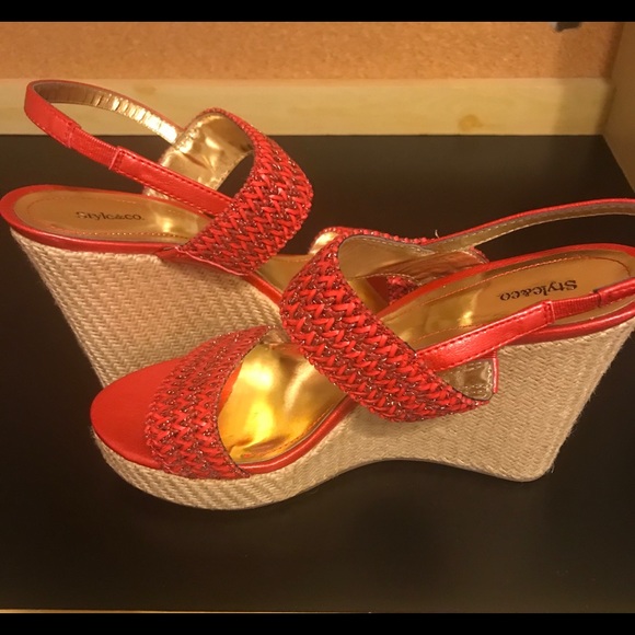 Style & Co Wedge/platform, 4 1/2 inch heel. - Picture 2 of 5